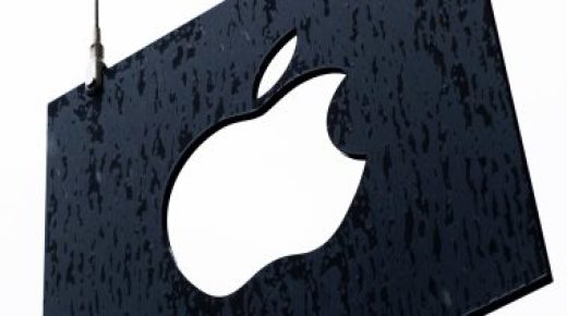 أبل تعمل على جهاز OLED MacBook قابل للطى بقياس 20 بوصة