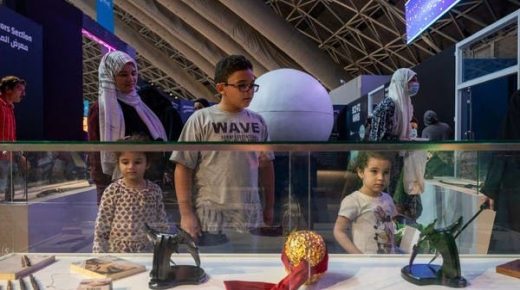 “الخيال العلمي” يحلق بزوار معرض جدة للكتاب