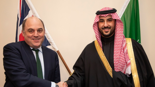 السعودية وبريطانيا توقعان اتفاقاً للتعاون الدفاعي