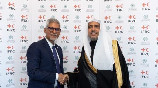 رابطة العالم الإسلامي توقع اتفاقية لدعم المتضررين بالعالم