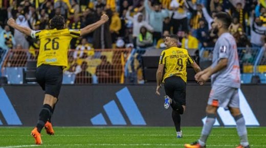 حمدالله يمنح اتحاد جدة كأس السوبر السعودي