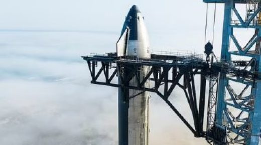 شركة SpaceX تشارك صورًا لصاروخها Starship بطول 395 قدمًا على منصة الإطلاق