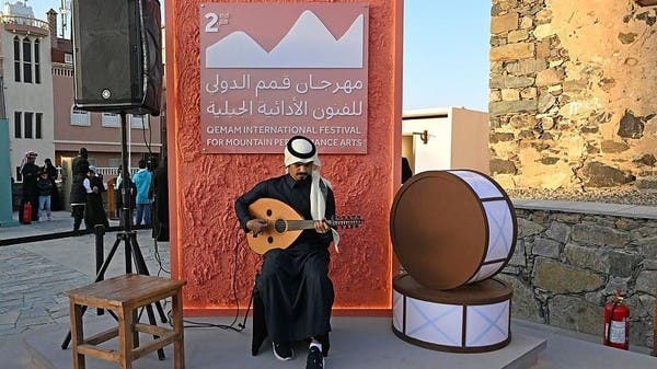 عزف وأزياء ورقصات شعبية بمهرجان قمم الدولي