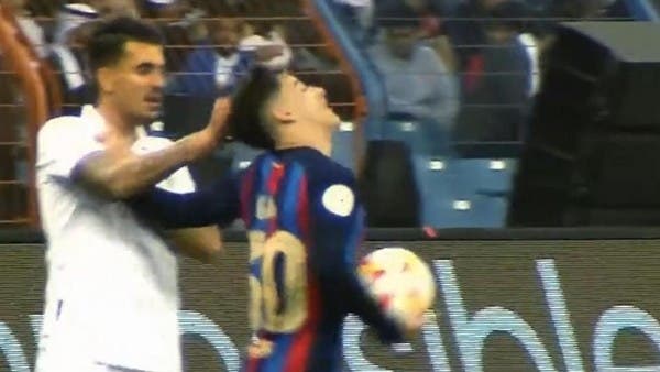 فيديو.. تصرف غريب من لاعب ريال مدريد ضد غافي