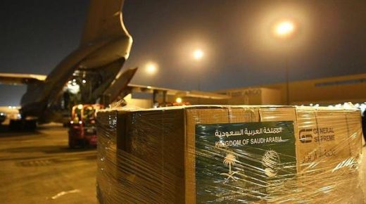أول طائرة إغاثة سعودية تصل إلى مطار حلب