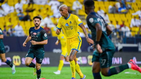النصر يسعى للتمسك بالصدارة أمام الفتح