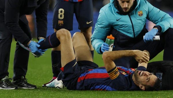 برشلونة يعلن غياب بوسكيتس ويكشف إصابته