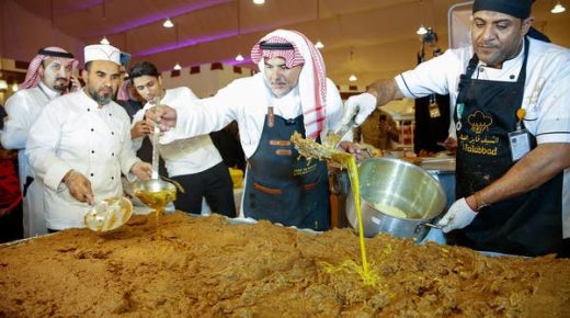 ربع طن لصحن عصيدة التمر الحساوية.. هذه التفاصيل