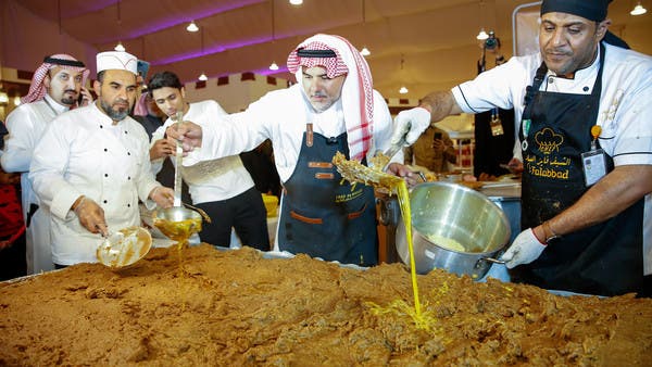 ربع طن لصحن عصيدة التمر الحساوية.. هذه التفاصيل