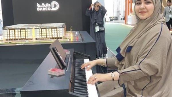 لهذا السبب.. عازفة سعودية تدرب الأطفال على البيانو