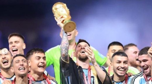 ميسي ينافس مبابي وبنزيمة على جائزة أفضل لاعب في العالم