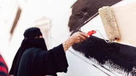 وسط مناظر خلابة.. 100 فنان يشاركون في معرض فنون العلا