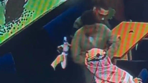 ‏موظف في مقهى ينقذ طفلاً سعودياً غص بقطعة كيك