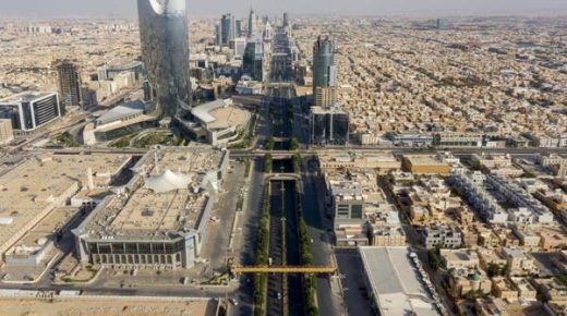 بدء تجربة تقنية جديدة.. لتبريد الطرق في السعودية