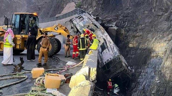 حادث مروع بالسعودية.. وفاة 20 شخصاً وإصابة 29 في عسير