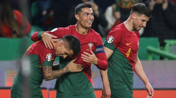 رونالدو يكسر رقم المطوع ويصبح عميد لاعبي العالم