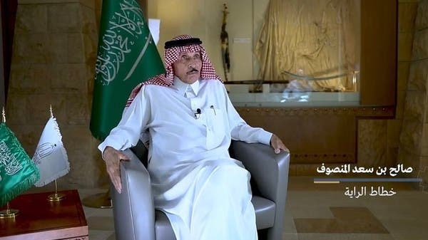 قبل ساعات من الاحتفاء بـ”يوم العَلم”.. وفـاة خطاط العلم السعودي
