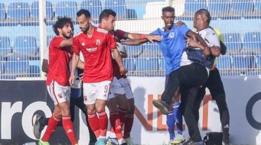 “كاف” يعاقب الهلال السوداني.. ويوقف طبيبه