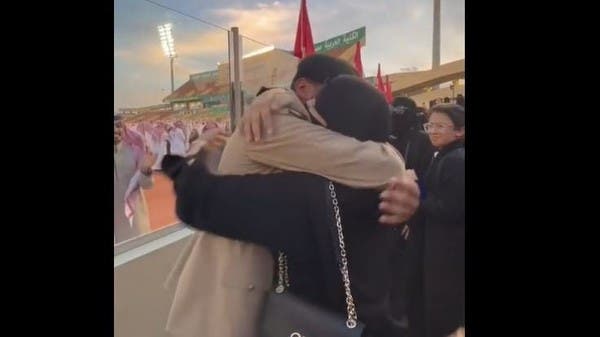 لحظات تفيض فرحاً عاشها جنود سعوديون.. وفيديو يوثق