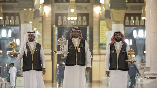 هكذا يتم تبخير وتطييب المسجد النبوي وزائريه خلال رمضان