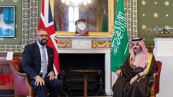 وزير الخارجية السعودي يبحث مع نظيره البريطاني الأزمة الروسية الأوكرانية