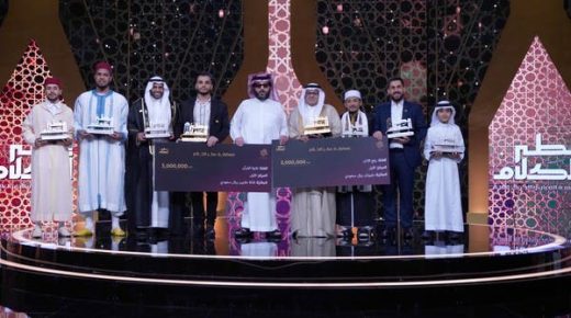 آل الشيخ يُكرّم السعودي آل الشريف والإيراني يونس بجوائز “عطر الكلام” 