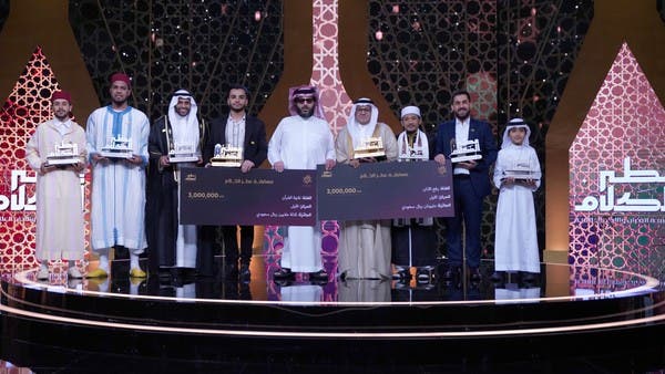 آل الشيخ يُكرّم السعودي آل الشريف والإيراني يونس بجوائز “عطر الكلام” 