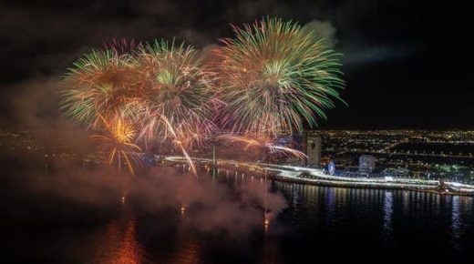 الألعاب النارية تنير سماء السعودية أول أيام عيد الفطر