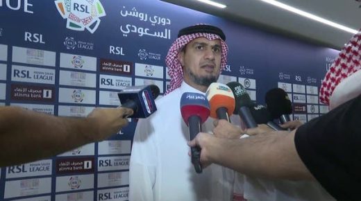 الحكم الرابع اعترف بلمسة اليد على مينا