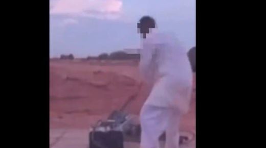 بالفيديو.. مواطن حطم جهاز “ساهر” في قبضة الأمن السعودي
