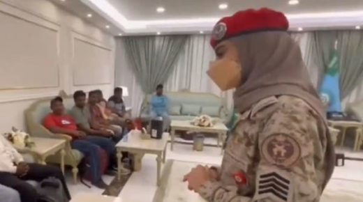 بـ”الأردو”.. رقيب سعودية ترحب بالهنود القادمين من السودان