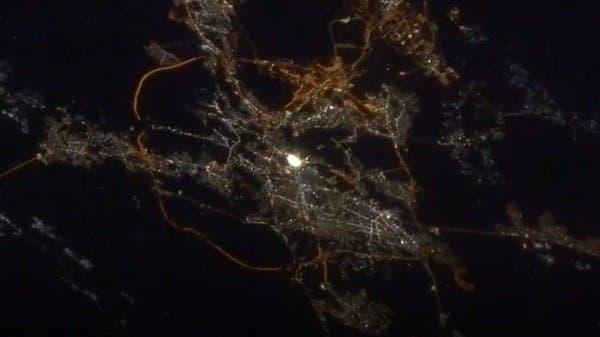 رائد إماراتي يبعث رسالة حب لبلاد الحرمين من الفضاء