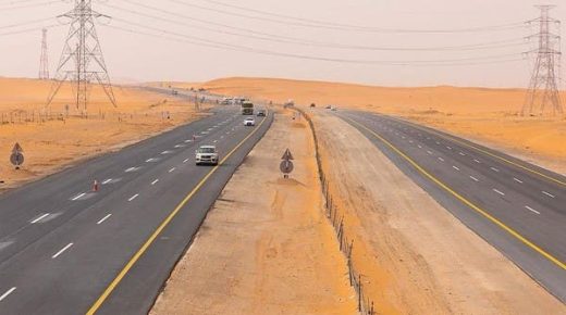 طفلة سعودية نسيتها أسرتها على طريق “الدمام–الرياض”