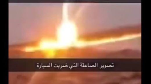 فيديو ولا في الخيال.. صاعقة تضرب سيارة خلال رحلة برية بالسعودية!