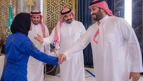 محمد بن سلمان يستقبل رواد الفضاء السعوديين قبل انطلاق رحلتهم