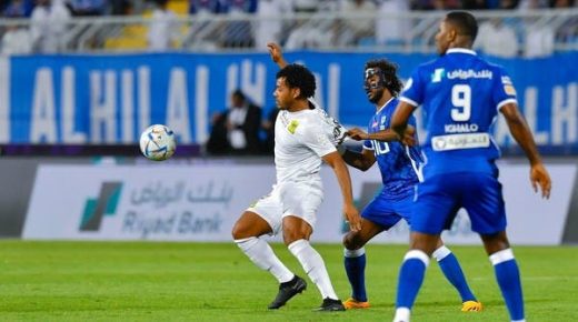 الهلال يعطّل اتحاد جدة وينعش آمال النصر
