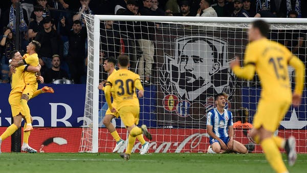 برشلونة يسحق إسبانيول ويحسم لقب الدوري الإسباني