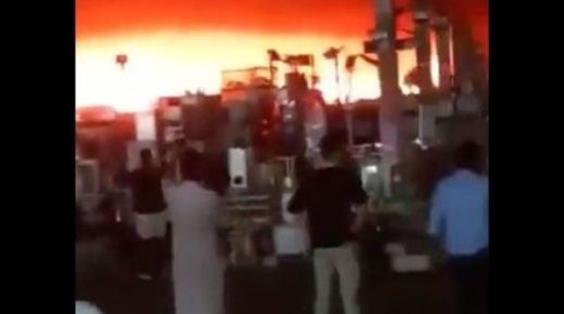 شاهد.. حريق ضخم في سوق شهير بجدة