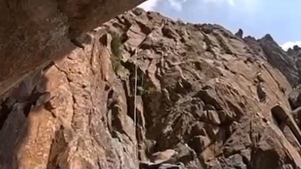 شقيق المصور هاني الزهراني يروي تفاصيل سقوطه من أعالي جبال السودة 