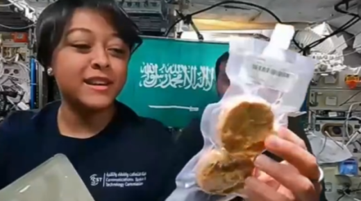 طالب يسأل ماذا يأكل رائدا الفضاء السعوديان.. وريانة تجيب