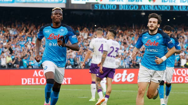 نابولي يحتفل بنقاط فيورنتينا