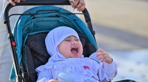 الأطفال يرسمون أجواء من البهجة مرافقين ذويهم في مشعر عرفات