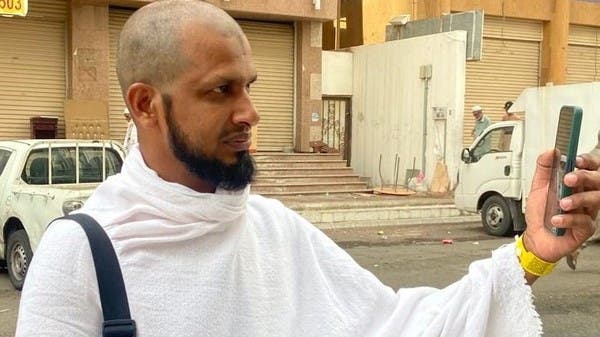 عبر منصات التواصل.. الحجاج يبثون مشاهد إيمانية من مكة
