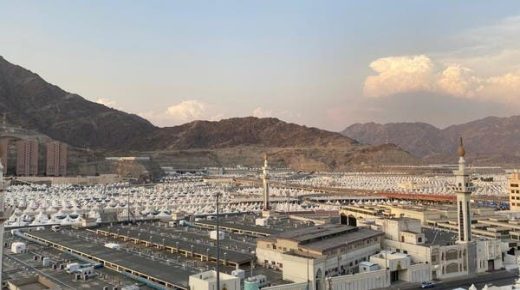 مساء اليوم.. الحجاج يتوافدون إلى “منى” لقضاء يوم التروية