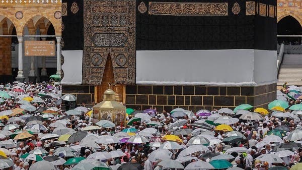 مليون حاج يؤدون صلاة الجمعة في الحرمين بلا اختناقات