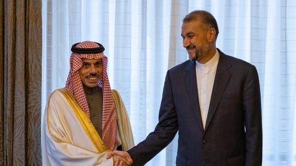 وزير خارجية السعودية يلتقي نظيره الإيراني على هامش اجتماع “بريكس”
