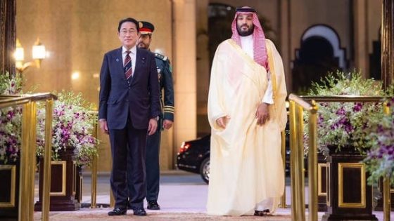 الأمير محمد بن سلمان يعقد جلسة مباحثات مع رئيس وزراء اليابان في جدة