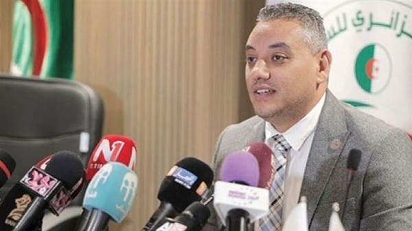 الحكومة الجزائرية توقف رئيس اتحاد السباحة