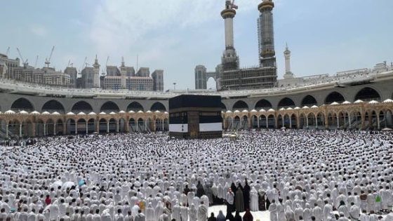 في صلاة آخر جمعة بالعام الهجري.. شاهد باحات المسجد الحرام كاملة العدد