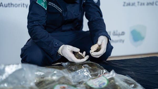 في علب “جبن وزعتر”.. السعودية تحبط تهريب أكثر من 130 ألف حبة كبتاغون
